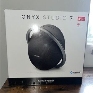 Harman Kardon Onyx Studio 7 Wireless Speaker 8 hour play